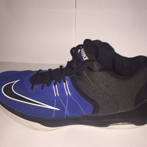 Nike Shoes - Nike Air Versitile 1 Nike Shoes - Nike Air Versitile 1